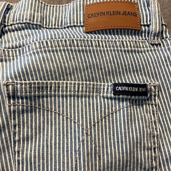 Calvin Klein Jeans size 6 railroad stripe high rise raw hem shorts.  Excellent - Picture 3 of 7